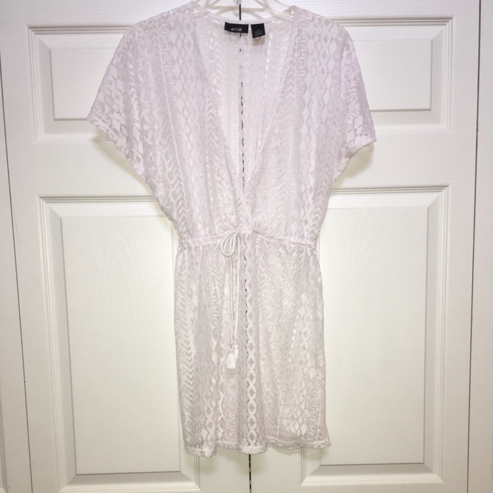 🏖BATHING SUIT COVER-UP IN A WHITE LACY/MESH. SIZE SMALL. CUTE AND COMFORTABLE.